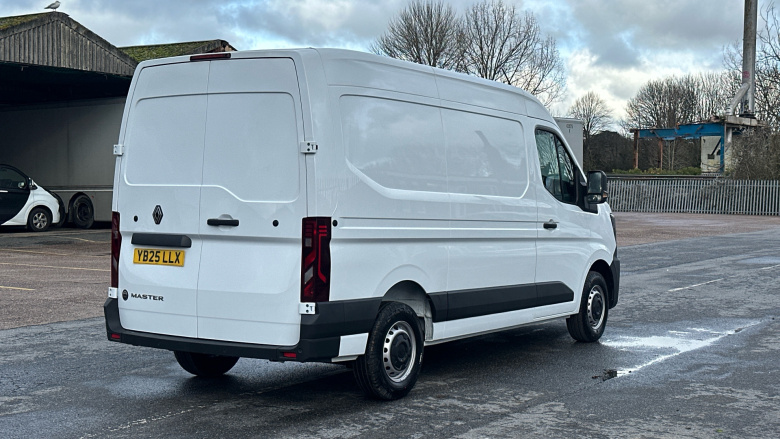 Renault Master Mwb Diesel Fwd MM35 Blue dCi 130 Advance Medium Roof Van